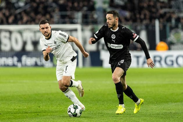 DFB Pokal Borussia Mönchengladbach FC St Pauli 02 12 2025 Mathias Pereira Lage FC St Pauli, 28 , Kevin Stöger Borussia Mönchengladbach, 7 DFB Pokal Borussia Mönchengladbach FC St Pauli Borussia Park, Mönchengladbach 02 12 2025 DFB regulations prohibit any use of photographs as image sequences and or quasi video Copyright: xBEAUTIFULxSPORTS Buriakovx