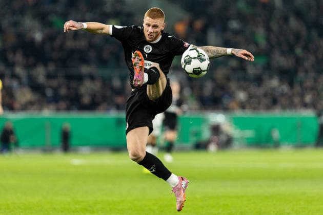 DFB Pokal Borussia Mönchengladbach FC St Pauli 02 12 2025 Louis Oppie FC St Pauli, 23 DFB Pokal Borussia Mönchengladbach FC St Pauli Borussia Park, Mönchengladbach 02 12 2025 DFB regulations prohibit any use of photographs as image sequences and or quasi video Copyright: xBEAUTIFULxSPORTS Buriakovx