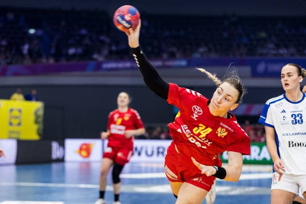 DORTMUND, GERMANY - DECEMBER 2: Tatjana Brnovic (Montenegro, 34) with the ball, tries to score during the 27th IHF Women’s World Handball Championship match between Iceland vs. Montenegro at Westfalenhalle on matchday 1 of the main round of the 27th IHF Women’s World Handball Championship on December 2, 2025 in Dortmund, Germany. North Rhine Westphalia Germany Copyright: xBEAUTIFULxSPORTS Wunderlx