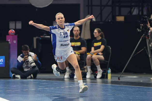 GER, Dortmund, 27th Wommen s World Championship 2025, Main Round, Group II 1 Round Iceland Iceland ISL vs Montenegro MNE 02 12 2025, Westfalenhalle, Dortmund, GER, Dortmund, 27th Wommen s World Championship 2025, Main Round, Group II 1 Round Iceland Iceland ISL vs Montenegro MNE , pictured Goal cheer cheer cheer cheer, Dana Björg Gudmundsdottir ISL 23 , nordphotoxGmbHx xMeuter nph00351