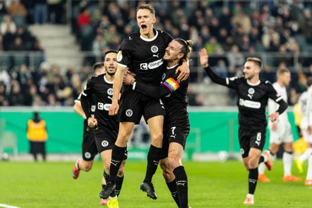 DFB Pokal Borussia Mönchengladbach FC St Pauli 02 12 2025 FC St Pauli celebrates the goal, 0 1 by Martijn Kaars FC St Pauli, 19 DFB Pokal Borussia Mönchengladbach FC St Pauli Borussia Park, Mönchengladbach 02 12 2025 DFB regulations prohibit any use of photographs as image sequences and or quasi video Copyright: xBEAUTIFULxSPORTS Buriakovx