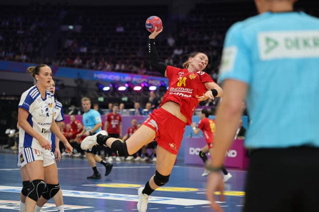 GER, Dortmund, 27th WommenÂs World Championship 2025, Main Round, Group II 1 Round Iceland Iceland ISL vs Montenegro MNE 02 12 2025, Westfalenhalle, Dortmund, GER, Dortmund, 27th WommenÂs World Championship 2025, Main Round, Group II 1 Round Iceland Iceland ISL vs Montenegro MNE , pictured Tatjana BRNOVIÄÜ MNE 34 , free in front of goal nordphotoxGmbHx xMeuter nph00351