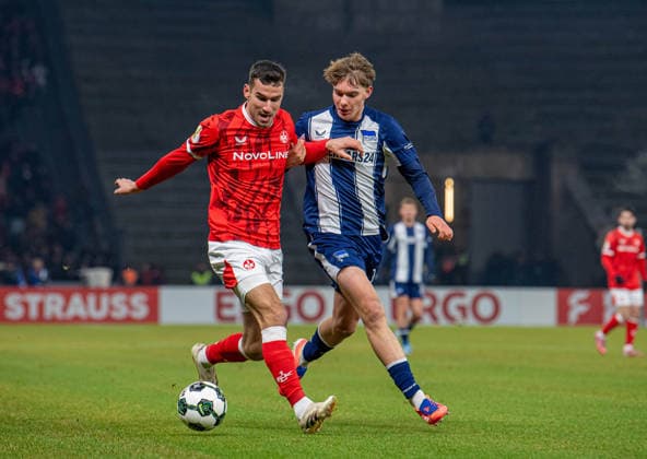 Soccer, Men, Season 2025 2026, DFB Cup Round of 16 , Hertha BSC 1 FC Kaiserslautern, v l Ivan Prtajin Kaiserslautern , Kennet Eichhorn Hertha BSC , 02 12 2025, Copyright: xSebastianxRäppold MatthiasxKochx