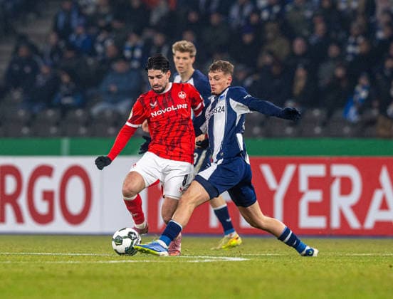 Soccer, Men, Season 2025 2026, DFB Cup Round of 16 , Hertha BSC 1 FC Kaiserslautern, v l Semih Sahin Kaiserslautern , Michael Cuisance Hertha BSC , 02 12 2025, Copyright: xSebastianxRäppold MatthiasxKochx