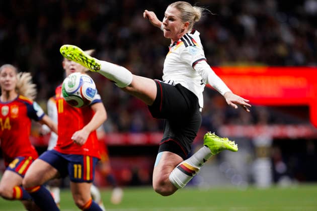 UEFA Women s Nations League final - Spain vs Germany MADRID,SPAIN - 2 December:Rebecca Knaak of Germany attemps a shoot during the UEFA Women s Nations League final 2025 26 second leg match between Spain and Germany at Riyadh Air Metropolitano Stadium. (Photo by Guille Martinez f22photo) Madrid Riyadh Air Metropolitano Stadium Spain Copyright: xGuillermoxMartinezx