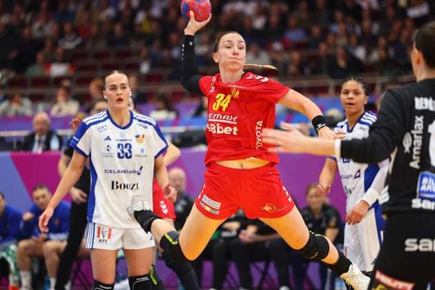 Goal throw by Tatjana Brnovic Montenegro Iceland vs Montenegro, Handball, Womens World Championship, 02 12 2025 Iceland vs Montenegro, Handball, Womens World Championship, 02 12 2025 Dortmund Copyright: xEibner-Pressefotox EP_RWS