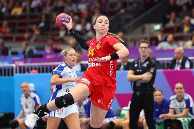 Goal throw by Tatjana Brnovic Montenegro Iceland vs Montenegro, Handball, Womens World Championship, 02 12 2025 Iceland vs Montenegro, Handball, Womens World Championship, 02 12 2025 Dortmund Copyright: xEibner-Pressefotox EP_RWS