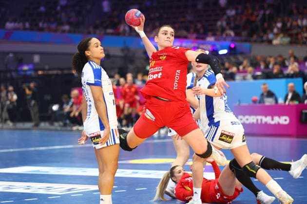 Goal throw by Ivana Godec Montenegro Iceland vs Montenegro, Handball, Womens World Championship, 02 12 2025 Iceland vs Montenegro, Handball, Womens World Championship, 02 12 2025 Dortmund Copyright: xEibner-Pressefotox EP_RWS
