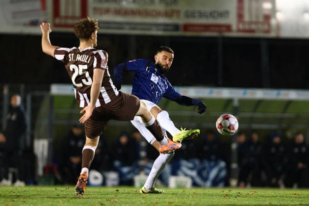 25 Calvin Rahr FC St Pauli U23 , 9 Drilon Demaj VfB Oldenburg Fußball I Herren I Regionalliga Nord I Saison 2025 2026 I 21 Spieltag I FC St Pauli U23 VfB Oldenburg I 02 12 2025 I Edmund Plambeck Stadion
