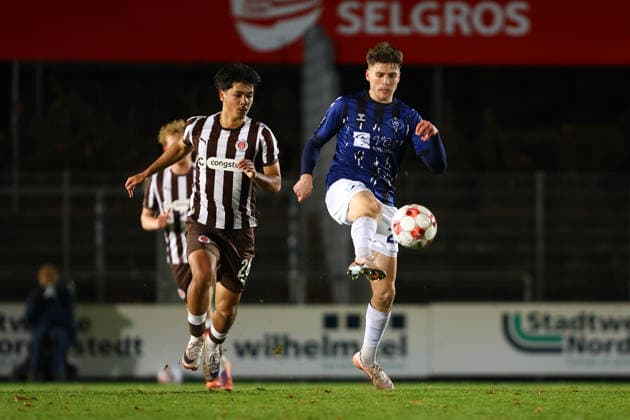 28 Nick Schmidt FC St Pauli U23 , 23 Willem Hoffrogge VfB Oldenburg Soccer I Men I Regionalliga Nord I Season 2025 2026 I 21 Matchday I FC St Pauli U23 VfB Oldenburg I 02 12 2025 I Edmund Plambeck Stadion