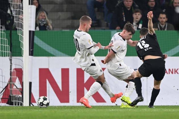 Martijn KAARS Pauli scores the goal for 0 1 Football, DFB Pokal, Round of 16, Borussia Moenchengladbach MG FC St Pauli Pauli am 02 12 2025 im Borussiapark Moenchengladbach Deutschland DFL regulations prohibit any use of photographs as image sequences and or quasi video Â