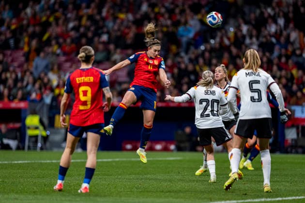 Spain v Germany - UEFA Women s Nations League 2025 Final Second Leg Alexia Putellas of Spain heads the ball during the UEFA Women s Nations League 2025 final second leg match between Spain and Germany at Estadio Riyadh Air Metropolitano on December 2, 2025 in Madrid, Spain. Madrid Estadio Riyadh Air Metropolitano Madrid Spain Copyright: xAlbertoxGardinx AGardin_20251202_Foot_Women_Spain_Germany_0244