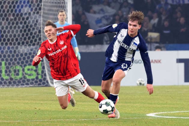 DEU, DFB Pokal, Hertha BSC vs 1 FC Kaiserslautern, 02 12 2025, Berliner Olympiastadion, Berlin, DEU, DFB Pokal, Hertha BSC vs 1 FC Kaiserslautern, im Bild Kennet Eichhorn Hertha BSC Berlin 23 , NAATAN SKYTTAE 1 FC Kaiserslautern 15 DFL regulations prohibit any use of Photographs as image sequences and or quasi video nordphotoxGmbHx xEngler nph00076
