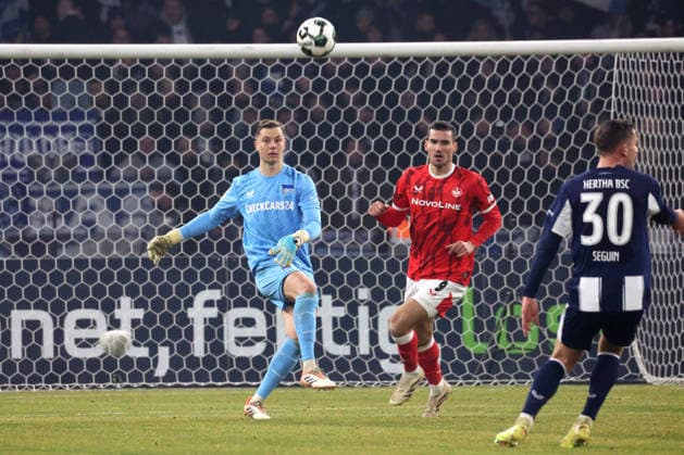 DEU, DFB Pokal, Hertha BSC vs 1 FC Kaiserslautern, 02 12 2025, Berliner Olympiastadion, Berlin, DEU, DFB Pokal, Hertha BSC vs 1 FC Kaiserslautern, im Bild Tjark Ernst Hertha BSC Berlin 1 , IVAN PRTAJIN 1 FC Kaiserslautern 9 DFL regulations prohibit any use of Photographs as image sequences and or quasi video nordphotoxGmbHx xEngler nph00076