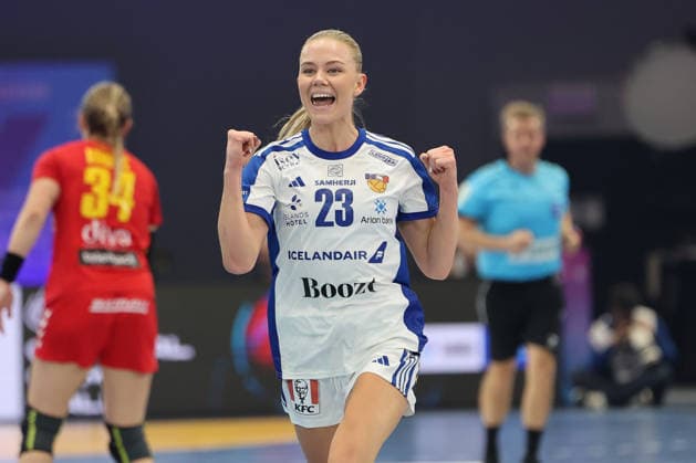 GER, Dortmund, 27th Wommen s World Championship 2025, Main Round, Group II 1 Round Iceland Iceland ISL vs Montenegro MNE 02 12 2025, Westfalenhalle, Dortmund, GER, Dortmund, 27th Wommen s World Championship 2025, Main Round, Group II 1 Round Iceland Iceland ISL vs Montenegro MNE , pictured Goal cheer cheer cheer cheer, Dana Björg Gudmundsdottir ISL 23 , nordphotoxGmbHx xMeuter nph00351