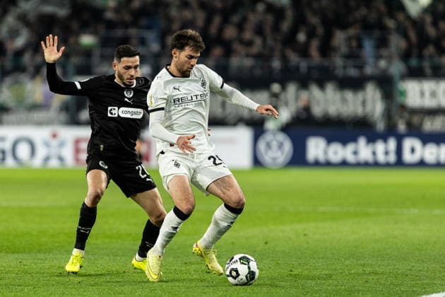 DFB Pokal Borussia Mönchengladbach FC St Pauli 02 12 2025 Mathias Pereira Lage FC St Pauli, 28 , Joe Scally Borussia Mönchengladbach, 29 DFB Pokal Borussia Mönchengladbach FC St Pauli Borussia Park, Mönchengladbach 02 12 2025 DFB regulations prohibit any use of photographs as image sequences and or quasi video Copyright: xBEAUTIFULxSPORTS Buriakovx