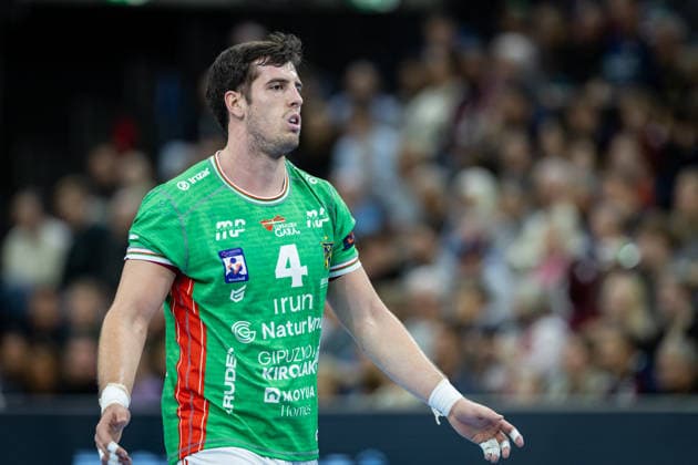 FLENSBURG, GERMANY - DECEMBER 2: Marko Jevtic (IRUDEK Bidasoa Irun, 04) gestures during the EHF European League match between SG Flensburg-Handewitt vs IRUDEK Bidasoa Irun at GP JOULE Arena on matchday 1 of the Group Matches Group A on December 2, 2025 in Flensburg, Germany. Schleswig-Holstein Germany Copyright: xBEAUTIFULxSPORTS MarioxM.xKobergx