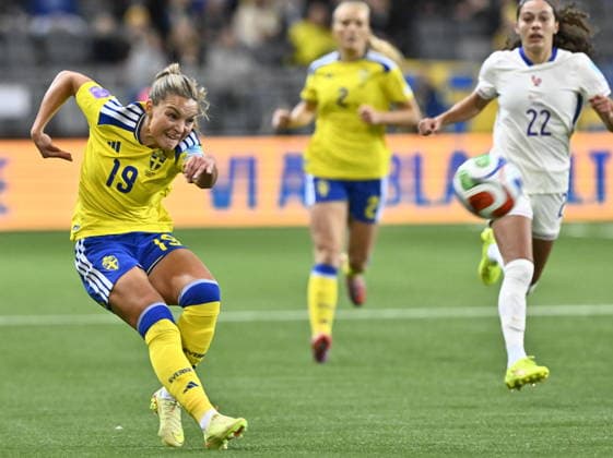 STOCKHOLM, SWEDEN 20251202 Sweden s Johanna Rytting Kaneryd and France s Kessya Bussy during the Nations League bronze medal match between Sweden and France at 3Arena on Tuesday evening STOCKHOLM SWEDEN x10030x  Copyright: xJonasxEkströmer TTx NATIONS LEAGUE SWEDEN-FRANCE
