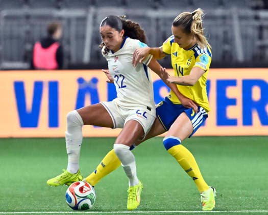 STOCKHOLM, SWEDEN 20251202 Sweden s Johanna Rytting Kaneryd and France s Kessya Bussy during the Nations League bronze medal match between Sweden and France at 3Arena on Tuesday evening STOCKHOLM SWEDEN x10030x  Copyright: xJonasxEkströmer TTx NATIONS LEAGUE SWEDEN-FRANCE