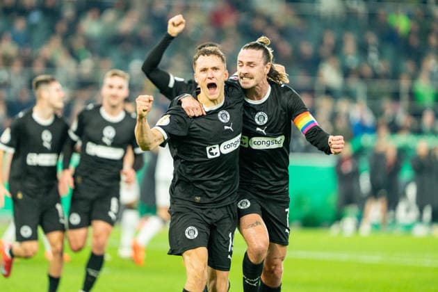 Kaars Martijn FC St Pauli, 19 and Irvine Jackson FC St Pauli, 7 celebrate the goal for 0 1 by Kaars Martijn FC St Pauli, 19 VfL Borussia Moenchengladbach vs FC St Pauli, Football, DFB Pokal, Round of 16, Season 2025 2026, 02 12 2025 DFB REGULATES PROHIBIT ANY USE OF PHOTOGRAPHS AS IMAGE SEQUENCES AND OR QUASI VIDEO VfL Borussia Moenchengladbach vs FC St Pauli, Football, DFB Pokal, Round of 16, Season 2025 2026, 02 12 2025 Moenchengladbach Copyright: xEibner-Pressefoto J.xDerondeaux EP_JDU