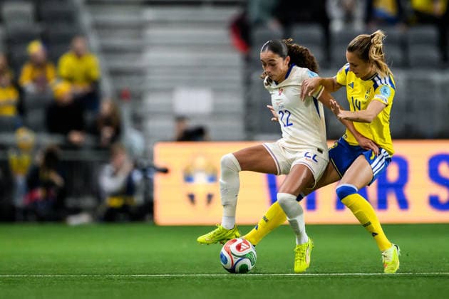 251202 Kessya Bussy of France and Nathalie Björn of Sweden during the Women s Nations League bronze medal second leg match between Sweden and France on December 2, 2025 in Stockholm Photo Jesper Zerman BILDBYRAN kod JZ JM0754 bbeng fotboll football soccer fotball nations league uefa womens nations league bronsmatch bronze medal match dam sverige sweden frankrike france  Copyright: JESPERxZERMAN BB251202JZ035
