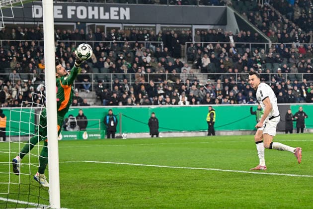 Moenchengladbach, Borussia Park, 02 12 25, GER, Herren, DFB Pokal, Achtelfinale, Saison 2025 2026, Borussia Moenchengladbach FC St Pauli Bild Haris TABAKOVIC Gladbach macht das Tor zum 1 1 DFB regulations prohibit any use of photographs as image sequences and or quasi video Nordrhein Westfalen Germany