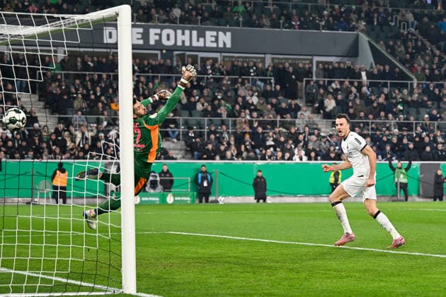 Moenchengladbach, Borussia Park, 02 12 25, GER, Herren, DFB Pokal, Achtelfinale, Saison 2025 2026, Borussia Moenchengladbach FC St Pauli Bild Haris TABAKOVIC Gladbach macht das Tor zum 1 1 DFB regulations prohibit any use of photographs as image sequences and or quasi video Nordrhein Westfalen Germany