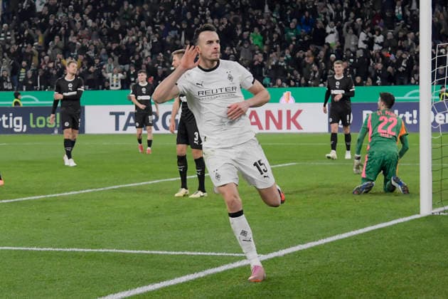 Haris Tabakovic Moenchengladbach 15 cheers after scoring 1 1 02 12 2025 Soccer Borussia Moenchengladbach vs FC St Pauli, Borussia Park, Moenchengladbach, DFB DFL REGULATIONS PROHIBIT ANY USE OF PHOTOGRAPHS AS IMAGE SEQUENCES AND OR QUASI VIDEO Copyright: xpepphotox xHorstxMauelshagenx pep00321, pep_20251202_hm_218473