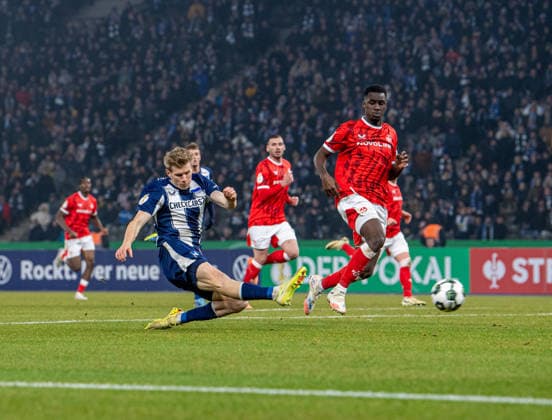 Soccer, Men, Season 2025 2026, DFB Cup Round of 16 , Hertha BSC 1 FC Kaiserslautern, v l Luca Schuler Hertha BSC scores the goal for 4 1 against Maxwell Gyamfi Kaiserslautern , 02 12 2025, Copyright: xSebastianxRäppold MatthiasxKochx