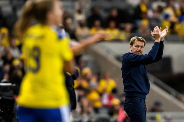 251202 Head coach Tony Gustavsson of Sweden during the Women s Nations League bronze medal second leg match between Sweden and France on December 2, 2025 in Stockholm Photo Jesper Zerman BILDBYRAN kod JZ JM0754 bbeng fotboll football soccer fotball nations league uefa women s nations league bronsmatch bronze medal match dam sverige sweden frankrike france  Copyright: JESPERxZERMAN BB251202JZ039