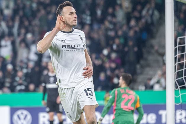 Soccer DFB Cup Round of 16 Borussia Mönchengladbach FC St Pauli on 02 12 2025 at Borussia Park in Mönchengladbach Goal celebration to 1 1 by Haris Tabakovic Mönchengladbach DFB regulations prohibit any use of photographs as image sequences and or quasi video xJRx