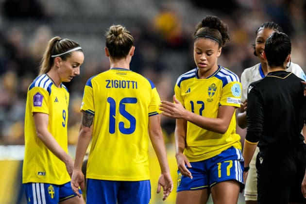 251202 Felicia Schröder of Sweden during the Women s Nations League bronze medal second leg match between Sweden and France on December 2, 2025 in Stockholm. Photo: Simon Hastegard BILDBYRAN kod SH JM0754 bbeng fotboll football soccer fotball nations league uefa women s nations league bronsmatch bronze medal match dam sverige sweden frankrike france  Copyright: SIMONxHASTEGARD BB251202SH021