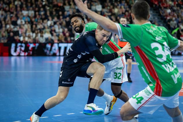 FLENSBURG, GERMANY - DECEMBER 2: Simon Pytlick (SG Flensburg-Handewitt, 02) in attack during the EHF European League match between SG Flensburg-Handewitt vs IRUDEK Bidasoa Irun at GP JOULE Arena on matchday 1 of the Group Matches Group A on December 2, 2025 in Flensburg, Germany. Schleswig-Holstein Germany Copyright: xBEAUTIFULxSPORTS MarioxM.xKobergx