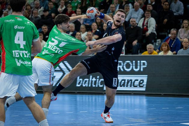 FLENSBURG, GERMANY - DECEMBER 2: Johannes Golla (SG Flensburg-Handewitt, 04) against Gorka Nieto Marcos (IRUDEK Bidasoa Irun, 31) during the EHF European League match between SG Flensburg-Handewitt vs IRUDEK Bidasoa Irun at GP JOULE Arena on matchday 1 of the Group Matches Group A on December 2, 2025 in Flensburg, Germany. Schleswig-Holstein Germany Copyright: xBEAUTIFULxSPORTS MarioxM.xKobergx