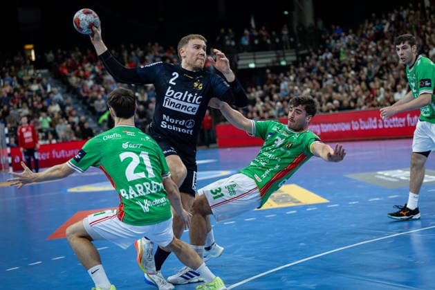 FLENSBURG, GERMANY - DECEMBER 2: Simon Pytlick (SG Flensburg-Handewitt, 02) against Gorka Nieto Marcos (IRUDEK Bidasoa Irun, 31) during the EHF European League match between SG Flensburg-Handewitt vs IRUDEK Bidasoa Irun at GP JOULE Arena on matchday 1 of the Group Matches Group A on December 2, 2025 in Flensburg, Germany. Schleswig-Holstein Germany Copyright: xBEAUTIFULxSPORTS MarioxM.xKobergx