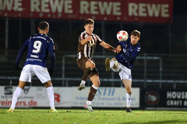 27 Oleg Skakun FC St Pauli U23 , 20 Marc Schröder VfB Oldenburg Fußball I Herren I Regionalliga Nord I Saison 2025 2026 I 21 Spieltag I FC St Pauli U23 VfB Oldenburg I 02 12 2025 I Edmund Plambeck Stadion