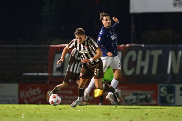 27 Oleg Skakun FC St Pauli U23 , 21 Nick Otto VfB Oldenburg Fußball I Herren I Regionalliga Nord I Saison 2025 2026 I 21 Spieltag I FC St Pauli U23 VfB Oldenburg I 02 12 2025 I Edmund Plambeck Stadion