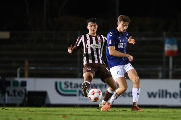 13 Julius Grunwald FC St Pauli U23 , 20 Marc Schröder VfB Oldenburg Fußball I Herren I Regionalliga Nord I Saison 2025 2026 I 21 Spieltag I FC St Pauli U23 VfB Oldenburg I 02 12 2025 I Edmund Plambeck Stadion