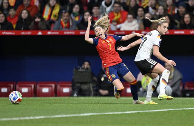 Spain v Germany - UEFA Women s Nations League 2025 ?????? MADRID, SPAIN - DECEMBER 2: Giulia Gwinn (R) of Germany in action against Olga Carmona Garcia (L) of Spain during the UEFA Women s Nations League 2025 final second leg football match between Spain and Germany at Estadio Metropolitano in Madrid, Spain on December 2, 2025. Burak Akbulut Anadolu Madrid Spain. Editorial use only. Please get in touch for any other usage.  Copyright: x2025xAnadoluxBurakxAkbulutx