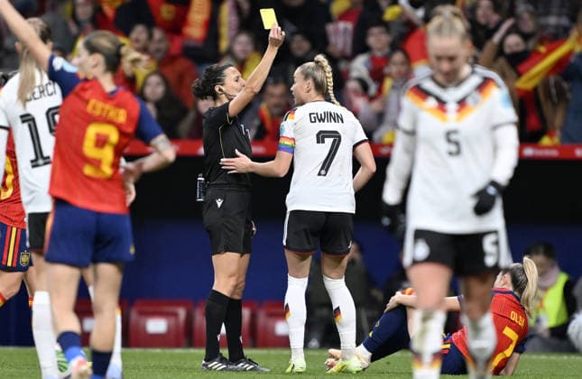 Spain v Germany - UEFA Women s Nations League 2025 ?????? MADRID, SPAIN - DECEMBER 2: Giulia Gwinn (7) of Germany receives a yellow card during the UEFA Women s Nations League 2025 final second leg football match between Spain and Germany at Estadio Metropolitano in Madrid, Spain on December 2, 2025. Burak Akbulut Anadolu Madrid Spain. Editorial use only. Please get in touch for any other usage.  Copyright: x2025xAnadoluxBurakxAkbulutx
