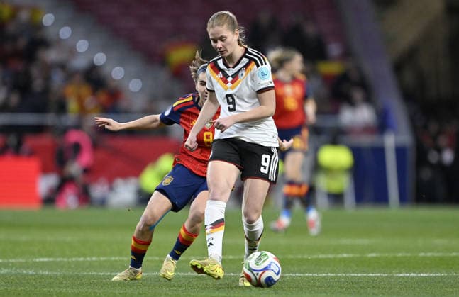 Spain v Germany - UEFA Women s Nations League 2025 Final Second Leg MADRID, SPAIN - DECEMBER 02: Sjoeke Nusken (9) of Germany competes for the ball with Maria Francisca Caldentey of Spain during the UEFA Women s Nations League 2025 final second leg match between Spain and Germany at Estadio Metropolitano on December 02, 2025 in Madrid, Spain. Burak Akbulut Anadolu Madrid Spain. Editorial use only. Please get in touch for any other usage.  Copyright: x2025xAnadoluxBurakxAkbulutx