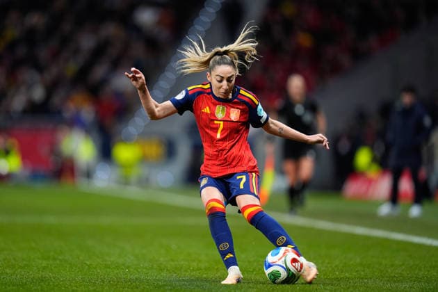 December 2, 2025, Madrid, Madrid, Spain: Olga Carmona of Spain kicks the ball during the UEFA Women s Nations League 2025 final second leg match between Spain and Germany at Riyadh Air Metropolitano stadium on December 02, 2025 in Madrid, Spain. Madrid Spain - ZUMAa181 20251202_zaa_a181_076 Copyright: xDennisxAgyemanx