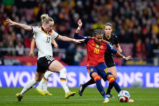 December 2, 2025, Madrid, Madrid, Spain: Vicky Lopez of Spain shoots during the UEFA Women s Nations League 2025 final second leg match between Spain and Germany at Riyadh Air Metropolitano stadium on December 02, 2025 in Madrid, Spain. Madrid Spain - ZUMAa181 20251202_zaa_a181_077 Copyright: xDennisxAgyemanx