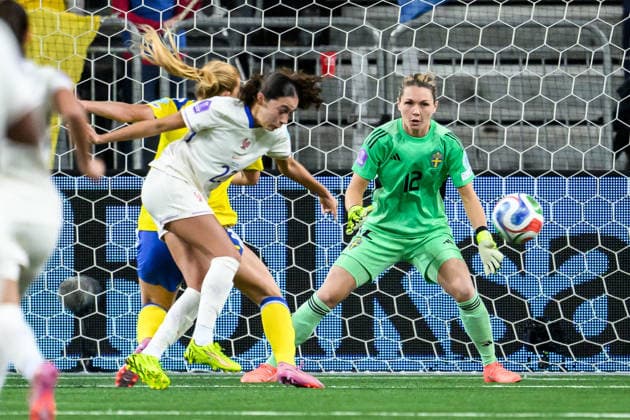 251202 Goalkeeper Jennifer Falk of Sweden during the Women s Nations League bronze medal second leg match between Sweden and France on December 2, 2025 in Stockholm Photo Simon Hastegard BILDBYRAN kod SH JM0754 bbeng fotboll football soccer fotball nations league uefa women s nations league bronsmatch bronze medal match dam sverige sweden frankrike france  Copyright: SIMONxHASTEGARD BB251202SH024