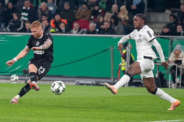 02 12 2025, Football DFB Cup, Season 2025 2026, Round of 16, Borussia Moenchengladbach vs FC St Pauli at Borussia Park in Moenchengladbach Charles Herrmann Borussia Moenchengladbach, 34 can prevent the goal to 2 1 by Louis Oppie FC St Pauli, 23 Important note According to the regulations of the DFL German Football League and the DFB German Football Association, it is prohibited to use or have used photographs taken in the stadium and or of the match in the form of sequential images and or video-like photo series Foto Kirchner Media Thomas Haesler Copyright: xKirchner-Media ThomasxHaeslerx