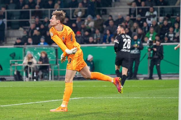 02 12 2025, Football DFB Pokal, Season 2025 2026, Round of 16, Borussia Moenchengladbach vs FC St Pauli at Borussia Park in Moenchengladbach After the goal to make it 2 1 for St Pauli, Moritz Nicolas Borussia Moenchengladbach, 33 slammed the ball on the ground in frustration Important note According to the regulations of the DFL German Football League and the DFB German Football Association, it is prohibited to use or have used photographs taken in the stadium and or of the game in the form of sequential images and or video-like photo series Foto Kirchner Media Thomas Haesler Copyright: xKirchner-Media ThomasxHaeslerx