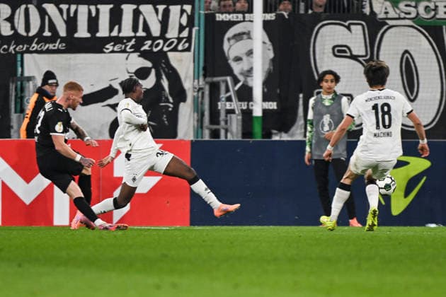 Louis Oppie Pauli 23 scores the goal for 1 2 02 12 2025 Soccer Borussia Moenchengladbach vs FC St Pauli, Borussia Park, Moenchengladbach, DFB DFL REGULATIONS PROHIBIT ANY USE OF PHOTOGRAPHS AS IMAGE SEQUENCES AND OR QUASI VIDEO Copyright: xpepphotox xHorstxMauelshagenx pep00321, pep_20251202_hm_218970