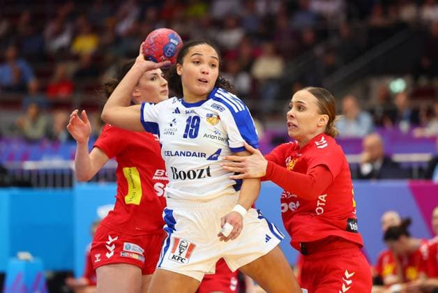 Goal throw by Lovisa Thompson Iceland Iceland vs Montenegro, Handball, Womens World Championship, 02 12 2025 Iceland vs Montenegro, Handball, Womens World Championship, 02 12 2025 Dortmund Copyright: xEibner-Pressefotox EP_RWS