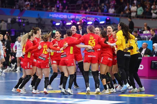 Team Montenegro celebrates victory against Iceland Iceland vs Montenegro, Handball, Womens World Championship, 02 12 2025 Iceland vs Montenegro, Handball, Womens World Championship, 02 12 2025 Dortmund Copyright: xEibner-Pressefotox EP_RWS