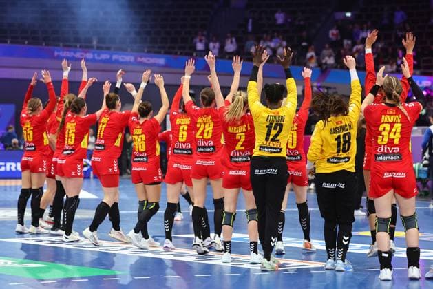 Team Montenegro celebrates victory against Iceland Iceland vs Montenegro, Handball, Womens World Championship, 02 12 2025 Iceland vs Montenegro, Handball, Womens World Championship, 02 12 2025 Dortmund Copyright: xEibner-Pressefotox EP_RWS
